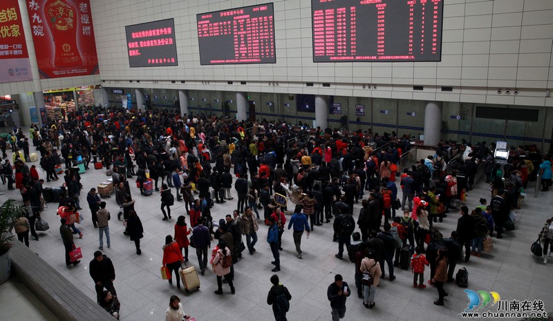 泸州:24小时值班值守畅通“回家路”(图1)