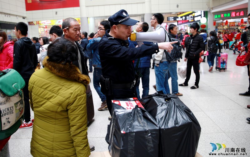 泸州:24小时值班值守畅通“回家路”(图4)