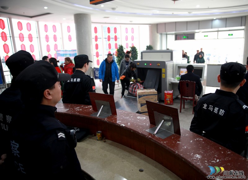 泸州:24小时值班值守畅通“回家路”(图5)