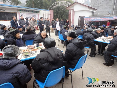 大观镇:敬老院团年饭 年味儿十足(图1) 大观镇:敬老院团年饭 年味儿十足(图1)