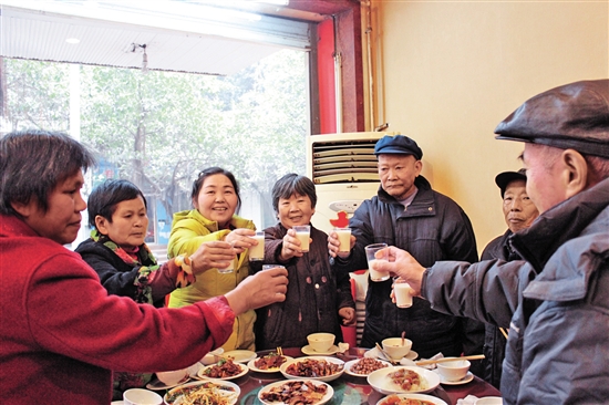 内江：忙碌的春节长假&nbsp;累并快乐着(图2)
