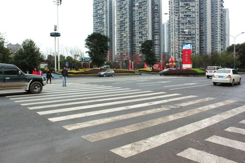 泸州今年或新建7个过街通道 促进交通畅通(图1) 泸州今年或新建7个过街通道 促进交通畅通(图1)