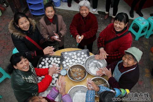红星街道:欢欢喜喜包汤圆 居民同乐闹元宵(图2) 红星街道:欢欢喜喜包汤圆 居民同乐闹元宵(图2)