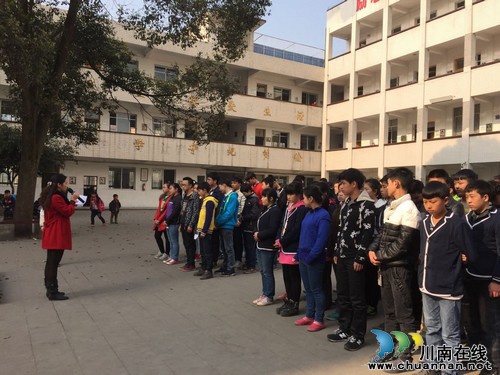 泸州：南城学校举行中考百日誓师大会(图1)