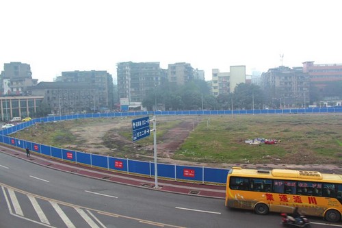 泸州白招牌体育场地下建停车场 地上建健身广场(图1) 泸州白招牌体育场地下建停车场 地上建健身广场(图1)