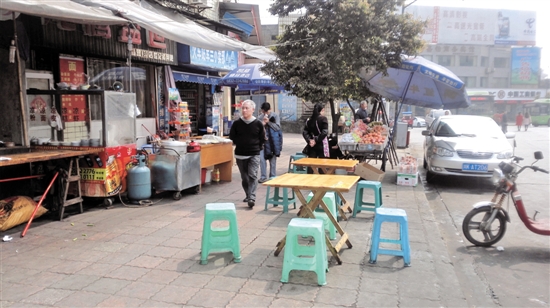 内江:“城市窗口”乱象反弹 市民呼吁加强整治(图2) 内江:“城市窗口”乱象反弹 市民呼吁加强整治(图2)