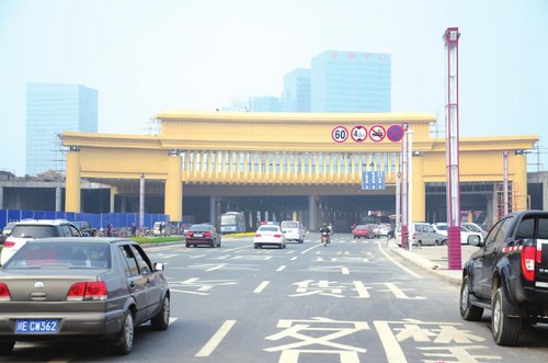 泸州首条下穿通道通车 沱三桥桥头交通组织调整(图1) 泸州首条下穿通道通车 沱三桥桥头交通组织调整(图1)