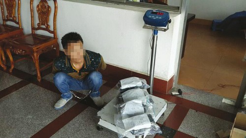 川滇渝涉毒涉枪特大案件告破 武装贩毒被捣毁(图1) 川滇渝涉毒涉枪特大案件告破 武装贩毒被捣毁(图1)