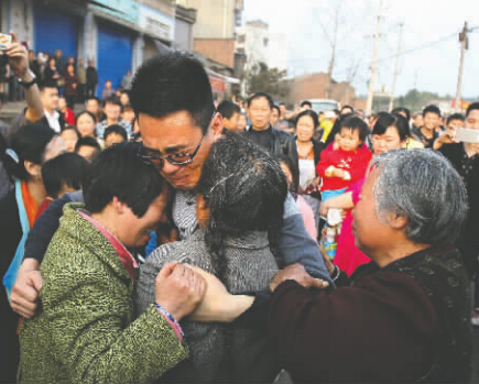 内江:离散26年 母亲不间断"DNA盲比"找回儿子(图1) 内江:离散26年 母亲不间断"DNA盲比"找回儿子(图1)