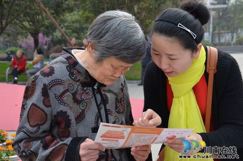华阳街道：法制宣传务求“知行合一”(图1)