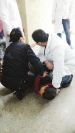宜宾吸毒男医院行窃露馅 掏出玩具枪自称刑警(图1) 宜宾吸毒男医院行窃露馅 掏出玩具枪自称刑警(图1)