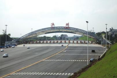 泸州蜀泸大道四期建成通车 双向八车道敞开跑(图2) 泸州蜀泸大道四期建成通车 双向八车道敞开跑(图2)