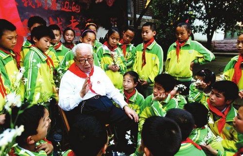 清明节期间降雨降温 川南错失“红月亮”(图1) 清明节期间降雨降温 川南错失“红月亮”(图1)