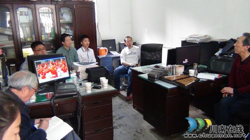 泸州市关工委到华阳街道南城学校调研农民工子女学习和生活(图1) 泸州市关工委到华阳街道南城学校调研农民工子女学习和生活(图1)