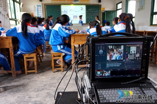 泸州叙永:扛着机器下乡入校寻“名师”、找“优课”(图2) 泸州叙永:扛着机器下乡入校寻“名师”、找“优课”(图2)