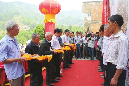 泸州古蔺:90岁族长倡议 千名罗氏族人古蔺祭祖(图2) 泸州古蔺:90岁族长倡议 千名罗氏族人古蔺祭祖(图2)