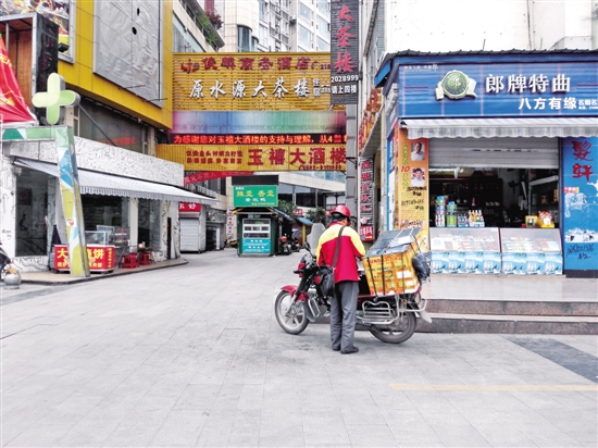 内江:网购时代,“快递垃圾”何处安身?(图1) 内江:网购时代,“快递垃圾”何处安身?(图1)