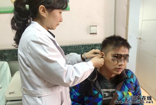 戴耳机听音乐 别超过60分贝(图2) 戴耳机听音乐 别超过60分贝(图2)