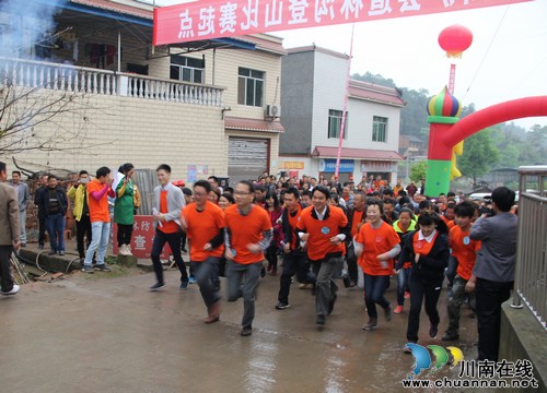 泸县石桥镇道林沟景区首届登山节圆满结束(图3) 泸县石桥镇道林沟景区首届登山节圆满结束(图3)