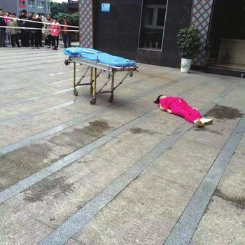 入住出租房9天 泸州女子30楼坠亡(图1) 入住出租房9天 泸州女子30楼坠亡(图1)
