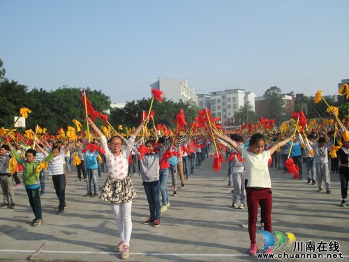泸县举行中小学大课间评比活动(图2)