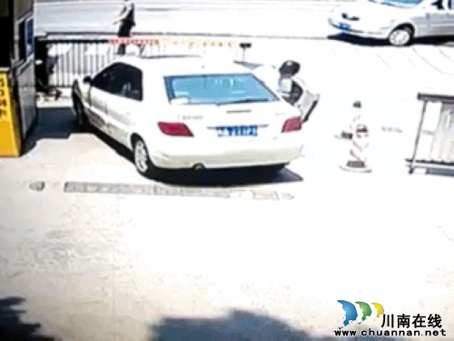 泸州交警提醒:拒绝倒车悲剧&nbsp;牢记四大盲区