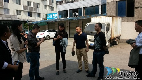 红星街道：凝心聚力&nbsp;啃掉卫生死角“硬骨头”(图2)