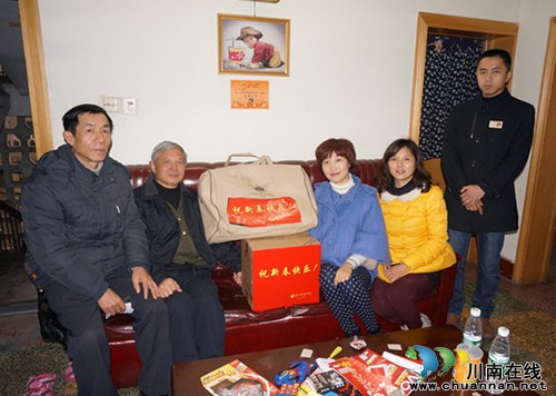 泸州市殡仪馆寒冬送祝福慰问困难群众(图1) 泸州市殡仪馆寒冬送祝福慰问困难群众(图1)