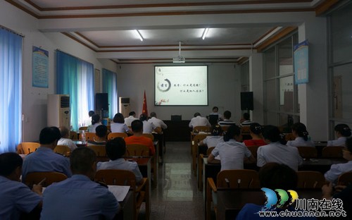 “助人为乐”传播道德正能量(图1) “助人为乐”传播道德正能量(图1)