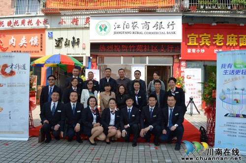 华阳街道：银行开到家，居民享福利(图1)