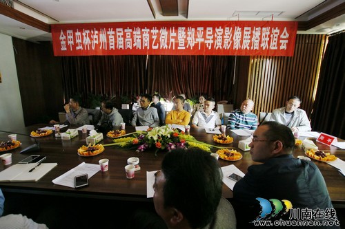 “鬼才导演”莅泸&nbsp;酒城劲掀“郑平旋风”(图2)