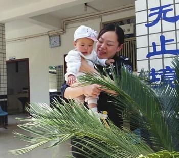 自贡男婴被弃路边&nbsp;生母留纸条称无力抚养(图1)