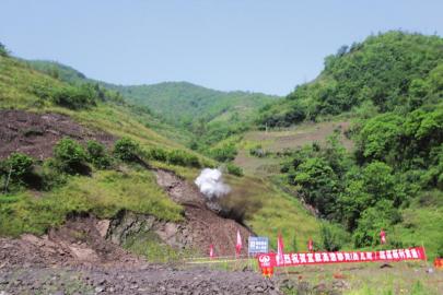 宜叙高速风险最高隧道都良隧道左洞顺利贯通(图1)