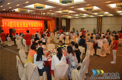 省酿酒协会专委会会议在古蔺启幕 仙潭迎宾(图1) 省酿酒协会专委会会议在古蔺启幕 仙潭迎宾(图1)