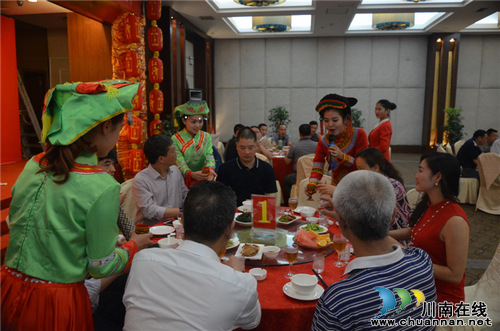 省酿酒协会专委会会议在古蔺启幕 仙潭迎宾(图3) 省酿酒协会专委会会议在古蔺启幕 仙潭迎宾(图3)