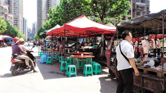清溪路：这个“马路市场”，如何才能治标更治本？(图1)