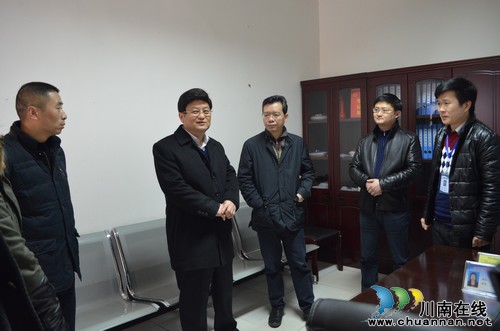 泸州市纪委书记田亚东率队到玉蟾街道调研党风廉政建设工作(图1) 泸州市纪委书记田亚东率队到玉蟾街道调研党风廉政建设工作(图1)