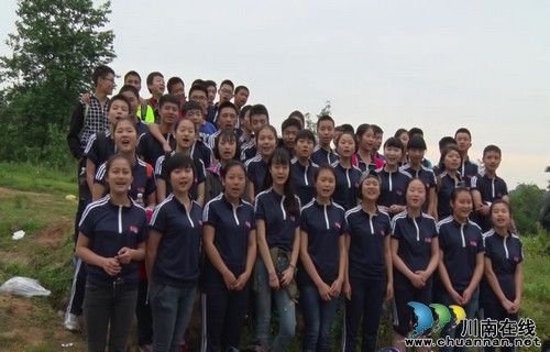 泸县一中开展初中学生励志远足活动(图3)