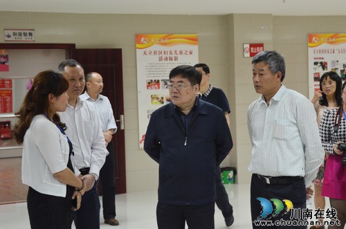李滨生肯定泸州建设幸福和谐社区取得的成绩(图2) 李滨生肯定泸州建设幸福和谐社区取得的成绩(图2)