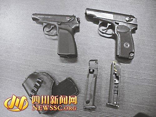 泸州一男子为赚钱网上买枪 屋内藏大量枪械(图1) 泸州一男子为赚钱网上买枪 屋内藏大量枪械(图1)