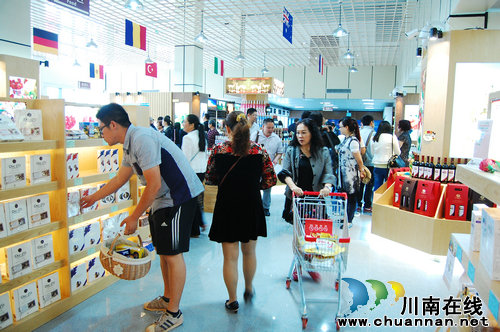 泸州进口商品保税直销中心正式开门开业(图4) 泸州进口商品保税直销中心正式开门开业(图4)