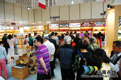 泸州进口商品保税直销中心正式开门开业(图3) 泸州进口商品保税直销中心正式开门开业(图3)