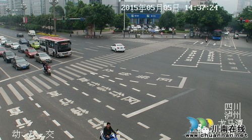 即日起&nbsp;泸州广电中心路口增设"直行待行区"(图1)