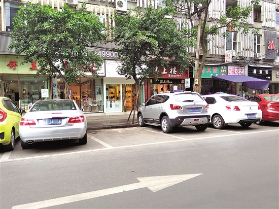 四方块“占道车位”停车减少&nbsp;计时收费还有“一段路”要走(图1)