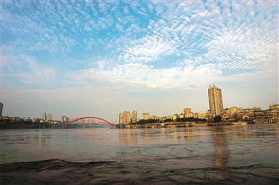 大气污染防治：铁腕呵护蓝天白云(图1)