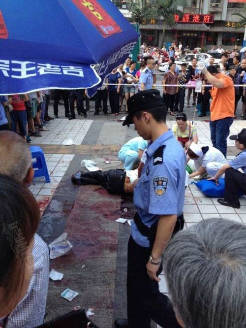泸州:警方通报龙城丽都砍人事件(图2) 泸州:警方通报龙城丽都砍人事件(图2)
