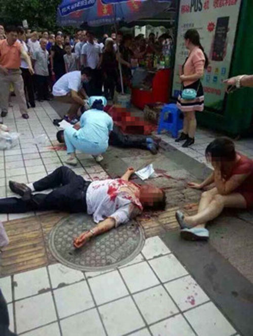 泸州:警方通报龙城丽都砍人事件(图3) 泸州:警方通报龙城丽都砍人事件(图3)