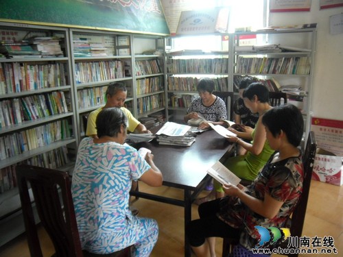 白沙镇:农闲时节不忘学,农家书屋“淘宝”忙(图1) 白沙镇:农闲时节不忘学,农家书屋“淘宝”忙(图1)