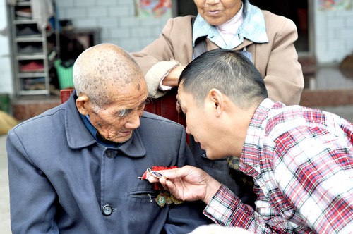 关注田宜成：用爱温暖抗战老兵最后的岁月(图2)