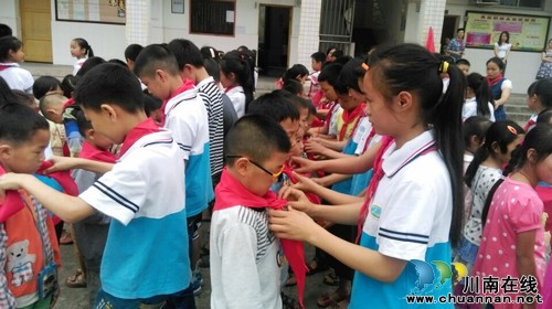 天仙硐小学:红领巾相约中国梦(图2) 天仙硐小学:红领巾相约中国梦(图2)